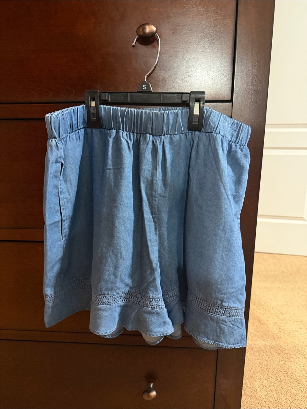 Marissa, Olivia Women's Light Blue Elastic Waist Shorts. Size L